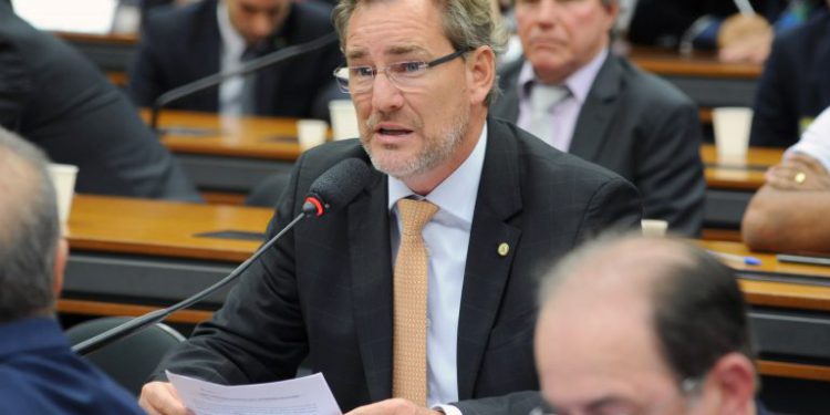 Contrato cambial é aprovado em Comissão da Câmara