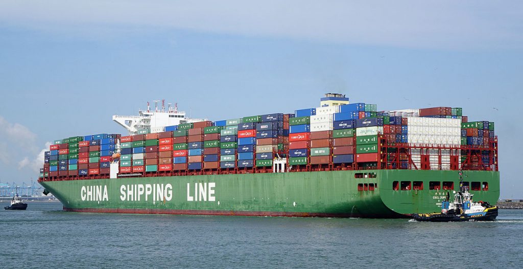 Porta-container fica danificado após colisão no Vietnã Navio CSCL Jupiter, da China Cosco Shipping, sofreu danos em uma colisão com outra embarcação em Cai Mep, OMDN, O Mundo dos Negócios