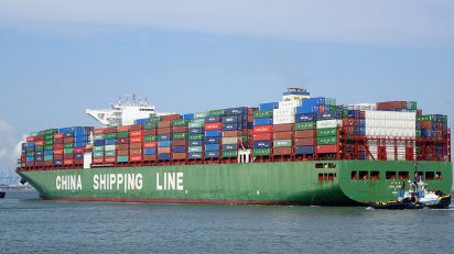 Porta-container fica danificado após colisão no Vietnã Navio CSCL Jupiter, da China Cosco Shipping, sofreu danos em uma colisão com outra embarcação em Cai Mep, OMDN, O Mundo dos Negócios