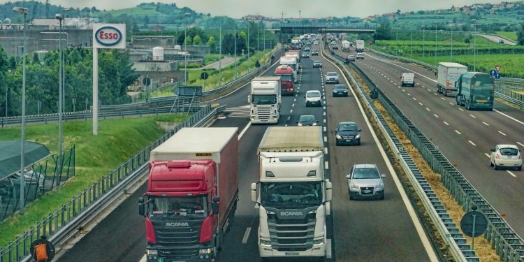 Conheça cinco fatores que valorizam o transporte rodoviário