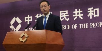 China pede calma e cooperação para negociações com EUA