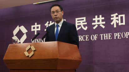 China pede calma e cooperação para negociações com EUA