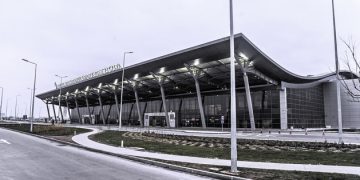 Pristina, no Kosovo, Terminal é a única porta de entrada e saída para viajantes internacionais do pequeno país europeu, OMDN, O Mundo dos Negócios
