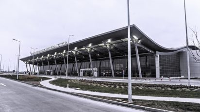 Pristina, no Kosovo, Terminal é a única porta de entrada e saída para viajantes internacionais do pequeno país europeu, OMDN, O Mundo dos Negócios