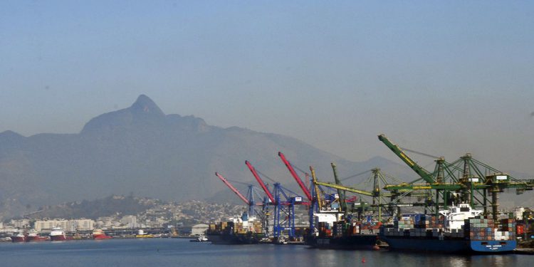 Balança comercial: US$ 3,28 bilhões de saldo positivo em agosto