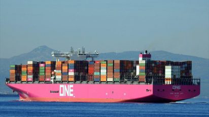 Colisão em porto da Grécia envolve porta-container e tanker, OMDN, O Mundo dos Negócios