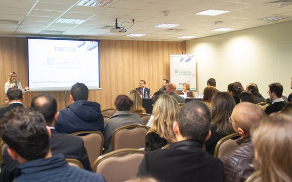 Comércio internacional: seminário aproxima bancos e indústrias