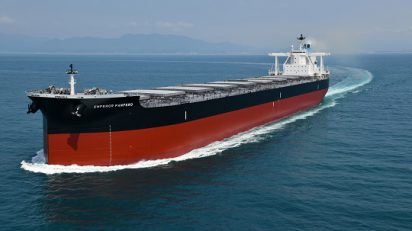 Estaleiro japonês entrega graneleiro de última geração