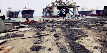 Acidente a bordo de navio grego mata dois e fere treze