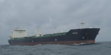 Piratas atacam navio-tanque em Anchorage, na costa da África