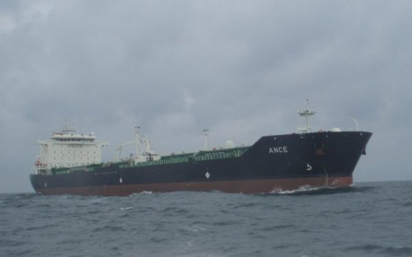 Piratas atacam navio-tanque em Anchorage, na costa da África