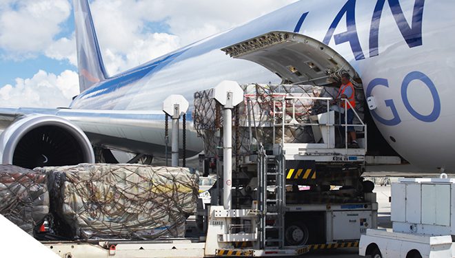 Demanda por transporte aéreo de cargas tem queda em agosto, OMDN, O Mundo dos Negócios