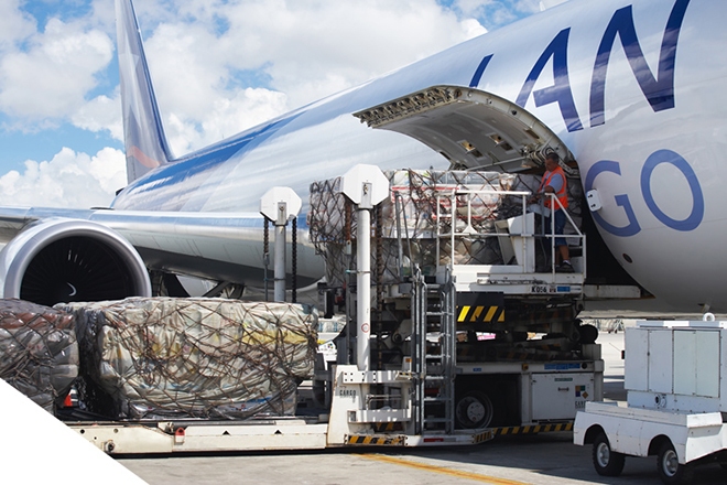 Demanda por transporte aéreo de cargas tem queda em agosto, OMDN, O Mundo dos Negócios