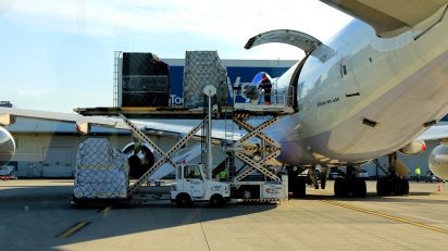 Demanda de carga aérea cai pelo décimo mês consecutivo, OMDN, O Mundo dos Negócios