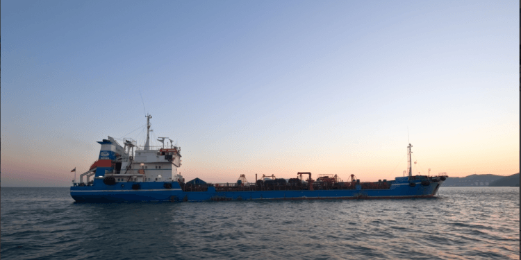 Explosão a bordo de navio-tanque russo deixa três mortos, OMDN, O Mundo dos Negócios