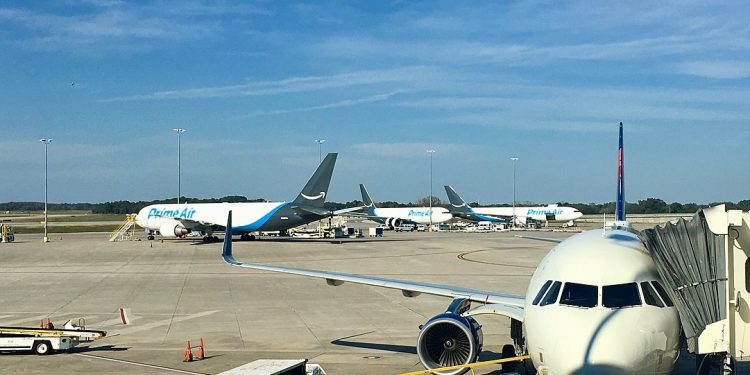 Mercado global: volumes de frete aéreo permanecem fracos, OMDN, O Mundo dos Negócios