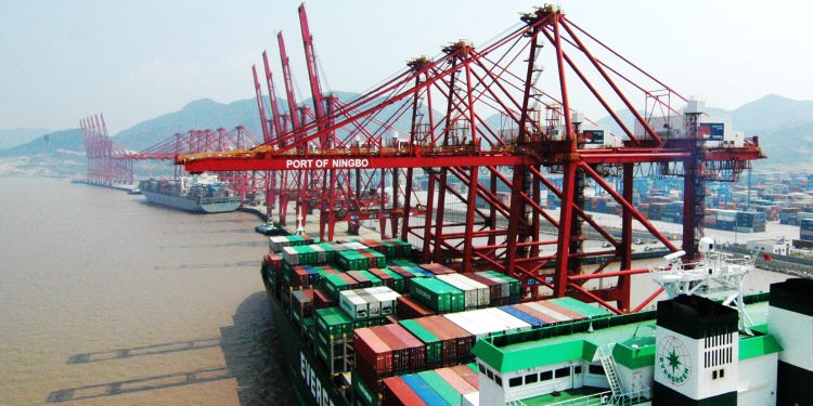 Porto de Ningbo-Zhoushan compra terminal Jiangyin Sunan, OMDN, O Mundo dos Negócios