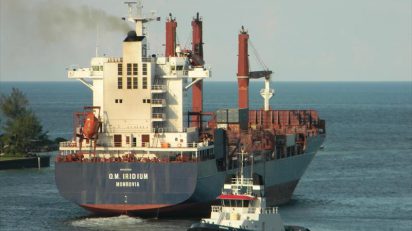 Porta-conteiner bate em aterro em Istambul, na Turquia, OMDN, O Mundo dos Negócios