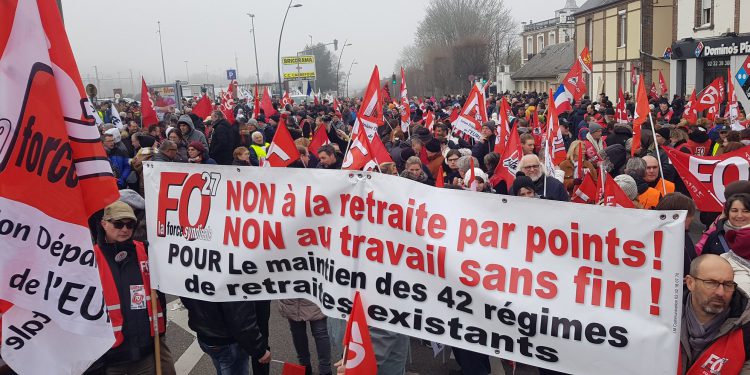 Protestos bloqueiam principal porto francês de containers, OMDN, O Mundo dos Negócios