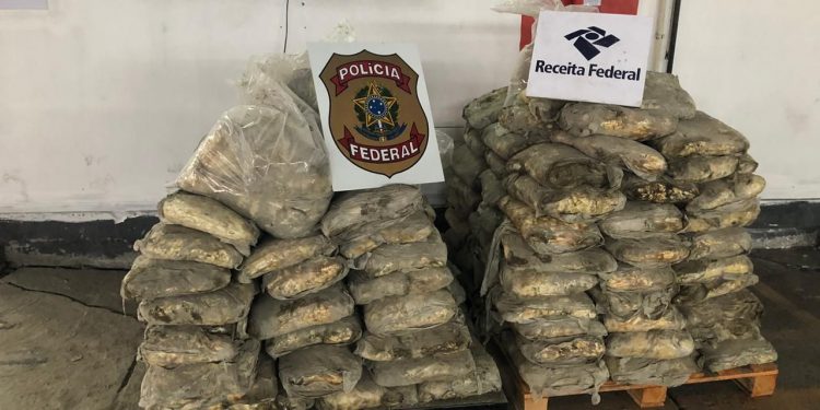 RFB apreende cocaína escondida em carga de argamassa, OMDN, O Mundo dos Negócios