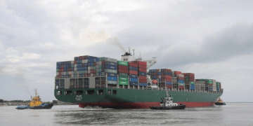 Complexo de Itajaí recebe manobra inédita na Bacia de Evolução, OMDN, O Mundo dos Negócios