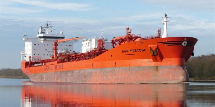 Após colisão de navios, uma pessoa morre e duas seguem desaparecidas