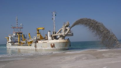 Quatro pessoas morrem em ataque a draga no Golfo da Guiné, OMDN, O Mundo dos Negócios