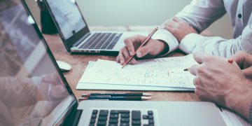 Como as holdings podem contribuir para a manutenção do poder de mando em empresas familiares_OMDN_O Mundo dos Negócios