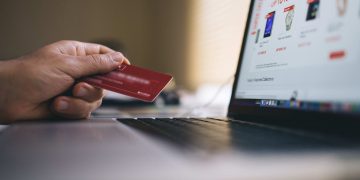 Quando as compras em sites da China são tributadas_OMDN_O Mundo dos Negócios_Espaço negativo Pexels