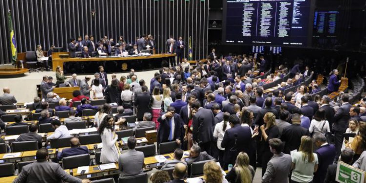 Energia solar: Senado mantém veto a isenção de imposto, OMDN, O Mundo dos Negócios