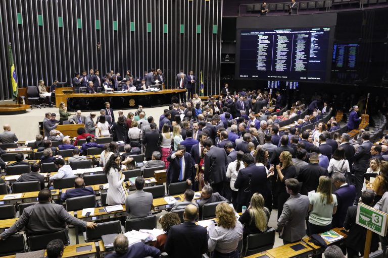 Energia solar: Senado mantém veto a isenção de imposto, OMDN, O Mundo dos Negócios