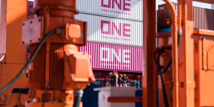 Empresas definem sobretaxas de congestionamento de reefers, OMDN, O Mundo dos Negócios