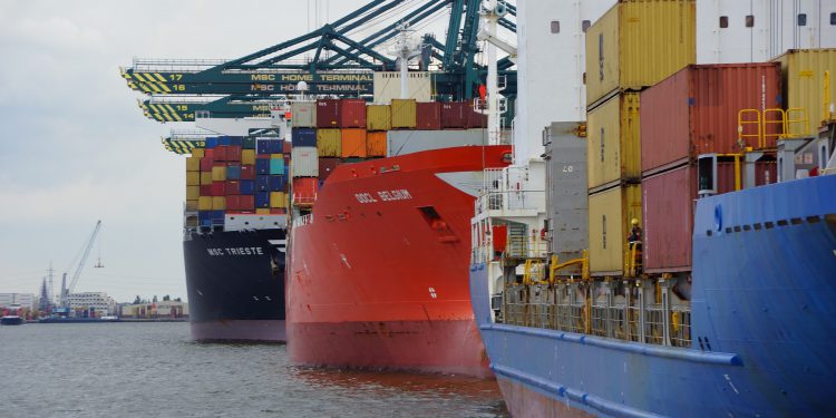 O que é o Incoterm FOB_OMDN_O Mundo dos Negócios_Antwerp_Antuérpia_Bélgica_Hessel Visser Pixabay