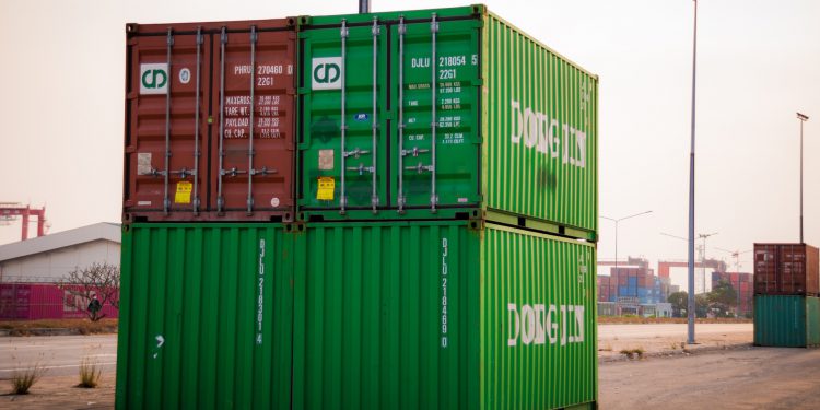 Qual é o tamanho de um container_OMDN_O Mundo dos Negócios_Rattakarn_ Pixabay