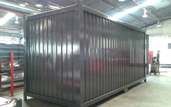 Como resultado, containers de diferentes tipos são produzidos e utilizados para o transporte de uma variedade de cargas em todo o mundo. Mas afinal, como são feitos os containers? OMDN, O Mundo dos Negócios