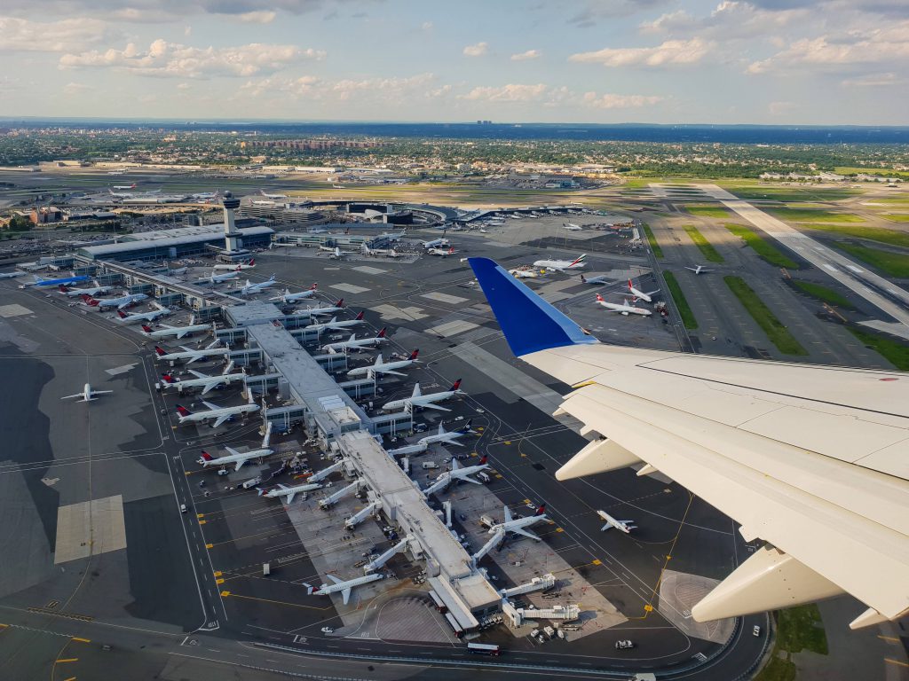 Aeroportos de A a Z conheça JFK, nos Estados Unidos_OMDN_O Mundo dos Negócios_Miguel Ángel Sanz Unsplash