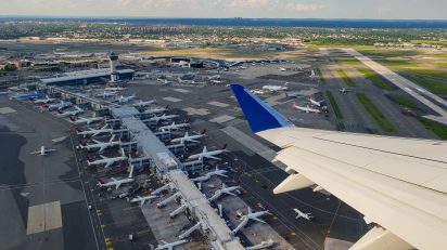 Aeroportos de A a Z conheça JFK, nos Estados Unidos_OMDN_O Mundo dos Negócios_Miguel Ángel Sanz Unsplash