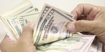 Cenário pessimista projeta dólar a 735 ao fim de 2021_OMDN_O Mundo dos Negócios_Marcello Casal-Agência Brasil