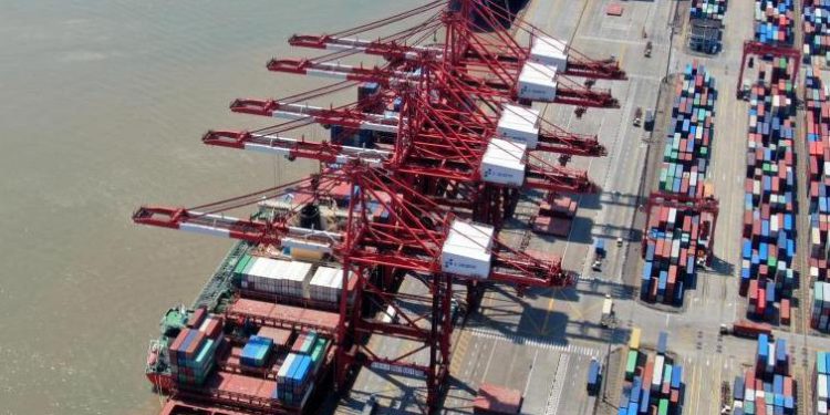 Coronavírus pode provocar novos impactos em portos chineses_OMDN_O Mundo dos Negócios_People.com.cn