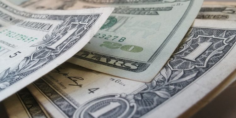 Projeto prevê câmbio de 2019 para cálculo de impostos de importação_dolar_OMDN_O Mundo dos Negócios-Brett Hondow Pixabay