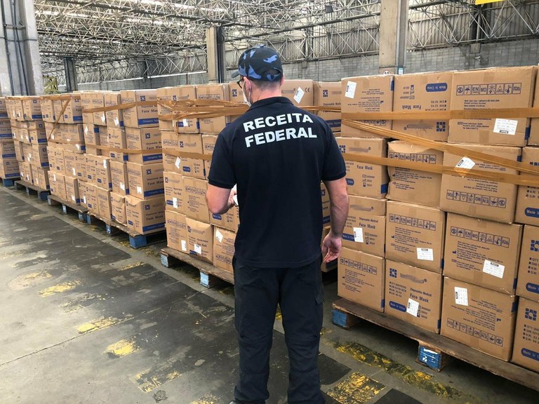 RFB acompanha chegada de mais 73 toneladas de máscaras e testes_OMDN_O Mundo dos Negócios_RFB