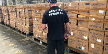 RFB acompanha chegada de mais 73 toneladas de máscaras e testes_OMDN_O Mundo dos Negócios_RFB