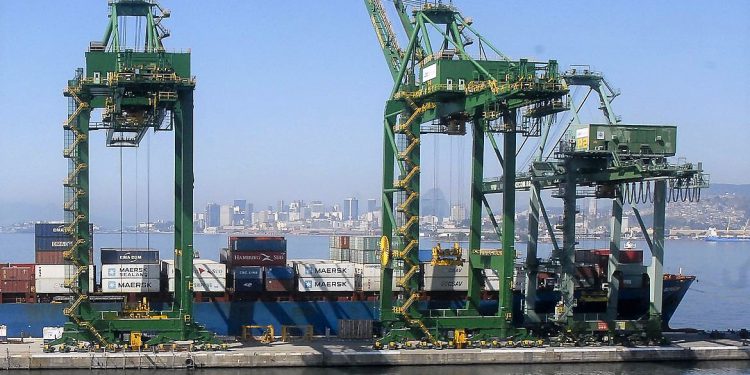 Balança comercial tem segundo maior superávit para abril_OMDN_O Mundo dos Negócios_Tânia Rêgo Agência Brasil