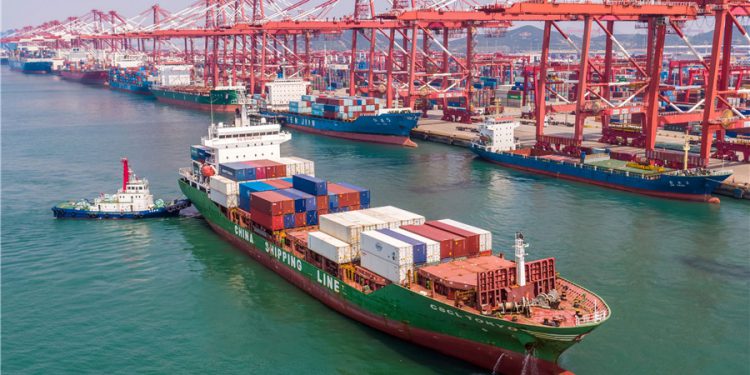 China adota medidas para estabilidade do comércio exterior_OMDN_O Mundo dos Negócios_Porto de Qingdao Shandong_Yu Fangping China Daily