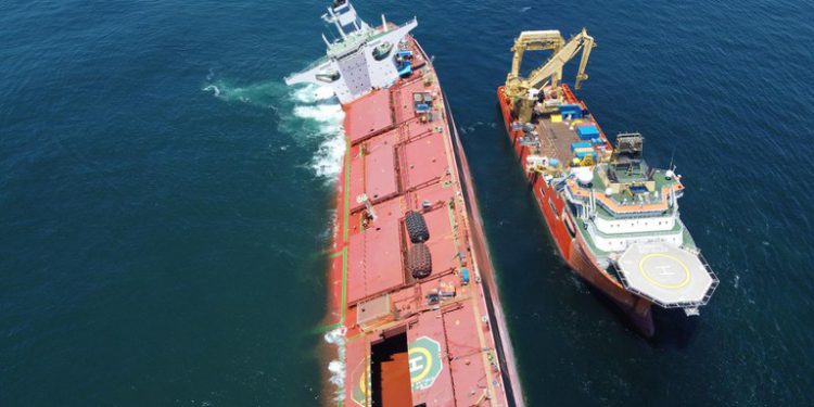 Equipes encerram retirada de minério do navio Stellar Banner_OMDN_O Mundo dos Negócios_Ibama