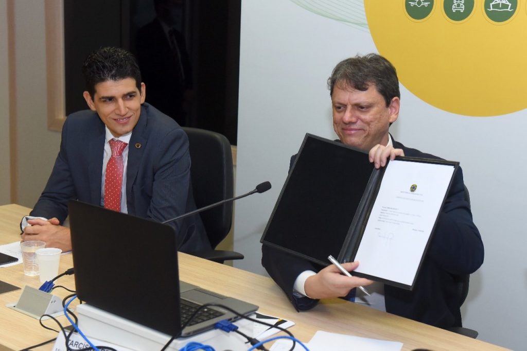 Oito contratos para exploração de TUPs são assinados no país_OMDN_O Mundo dos Negócios_MInfra