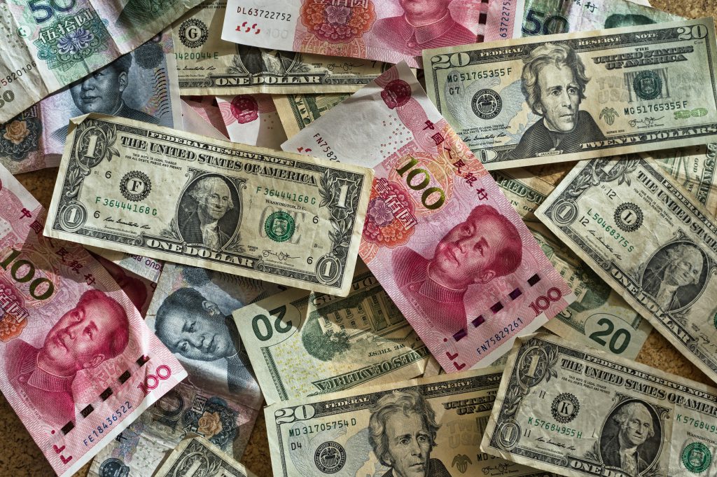 Reduza custo pagando em Yuan Chinês em vez de Dólar_OMDN_O Mundo dos Negócios_Eric Prouzet on Unsplash
