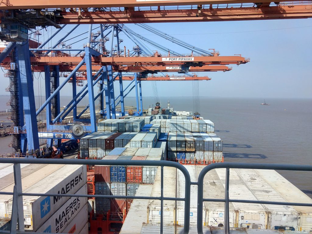 Índia define estratégias para aumentar as exportações_OMDN_OMDN_Porto de Pipavav_Harish Shah Unsplash