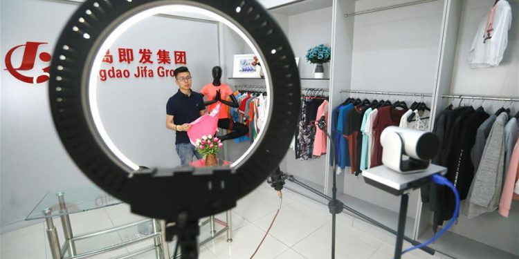 Após estreia on-line, Feira de Cantão já se volta à 128ª edição_OMDN_O Mundo dos Negócios_Liang Xiaopeng Xinhua