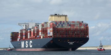 Capacidade média dos navios cresce entre 2% e 5% no mundo_MSC Gulsun_Kees Torn Porto de Roterdã